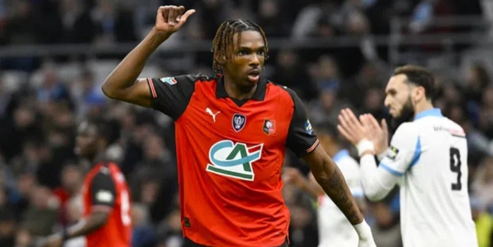 云开体育官网-外媒：利物浦1亿欧报价国米后卫，雅凯预计赛季报销|国际米兰|雷恩|范戴克|手术|英超_新浪体育_新浪新闻