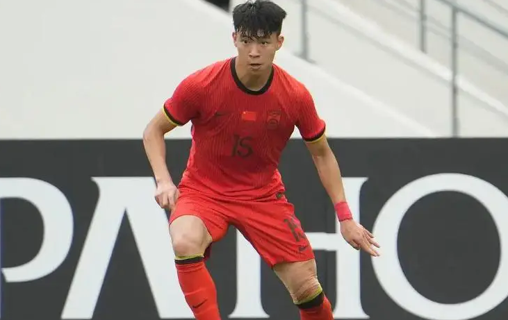 云开体育官网-董路：王钰栋脱衣是因为心里憋气，拜合拉木给他捣乱，被战术牺牲