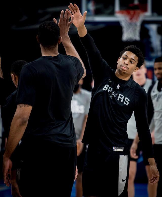 kaiyun-四胜一负结束客场之旅 年轻马刺延续团队篮球