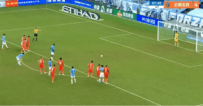 韦斯利节奏助跑，骗过门将打进，新鹏城3-4玉昆